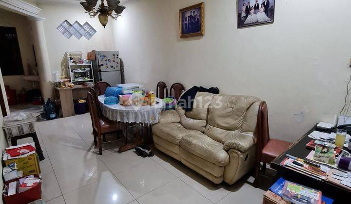 Rumah di Jelambar  2.5 Lantai SHM Bagus Furnished 4