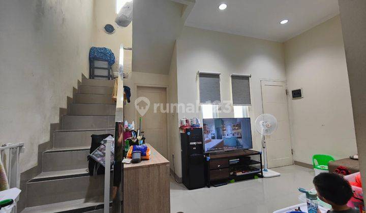 Rumah Di Kosambi Jakarta Barat Luas 5.5x10m 2lt Shm Semi Furnish 1