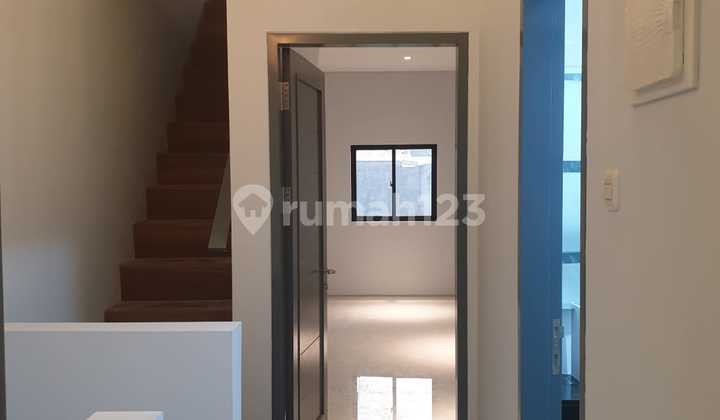 Rumah Bagus di Karang Tengah Tangerang Luas 4X14m 3 Lantai SHM