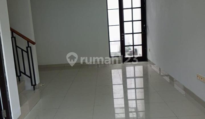 Rumah Bagus di Green Lake City Luas 6X18 2 Lantai Ada AC 5 Unit Rumah Bagus di Green Lake City Luas 6X18 2 Lantai Ada AC 5 Unit