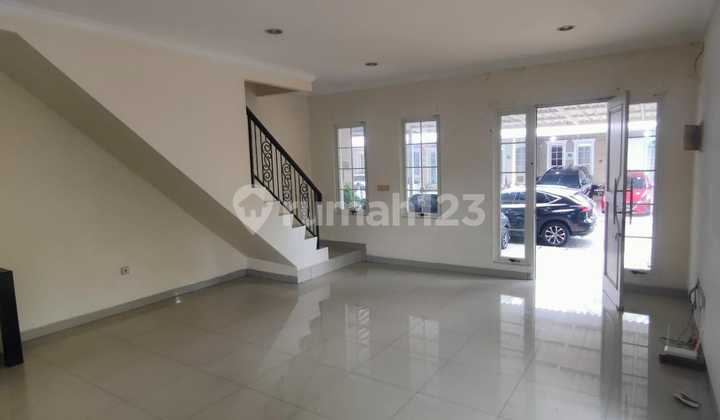 Rumah Bagus di Green Lake City Luas 11X15 Hoek 2 Lantai Siap Huni