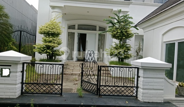 Rumah di Bsd De Park Tangerang Luas Tanah 680 M2 SHM Furnished