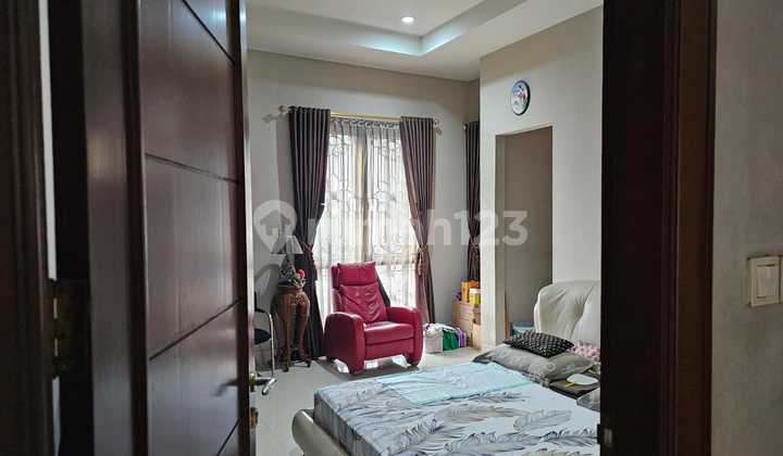 Rumah Bagus di Permata Buana Jakarta Barat SHM 3 Lantai 2