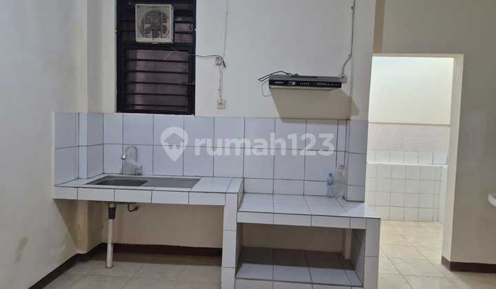 Rumah di Tanjung Duren Jakarta Barat 2 Lantai Semi Furnished 2