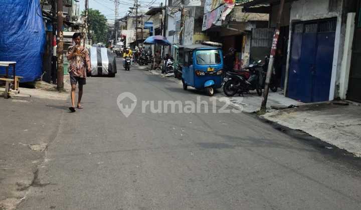 House in Jembatan Lima, West Jakarta, Area 6x9.5m, 3 Floors, SHM (Certificate of Freehold). House in Jembatan Lima, West Jakarta, Area 6x9.5m, 3 Floors, SHM (Certificate of Freehold).