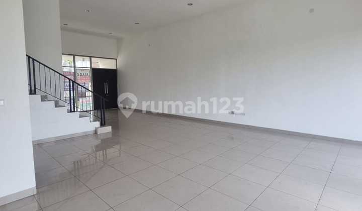 Rumah Bagus di Springville Pik 2 Luas 10X25m 2 Lantai Hadap Danau 2