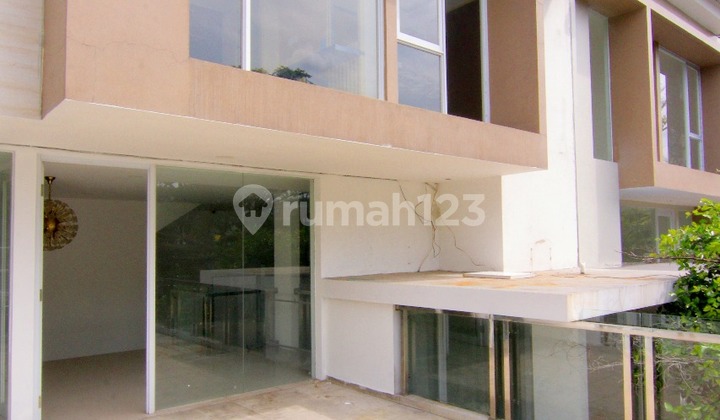 Rumah Citra 8 Cluster Aeroworld 2,5 Lantai SHM Semi Furnished