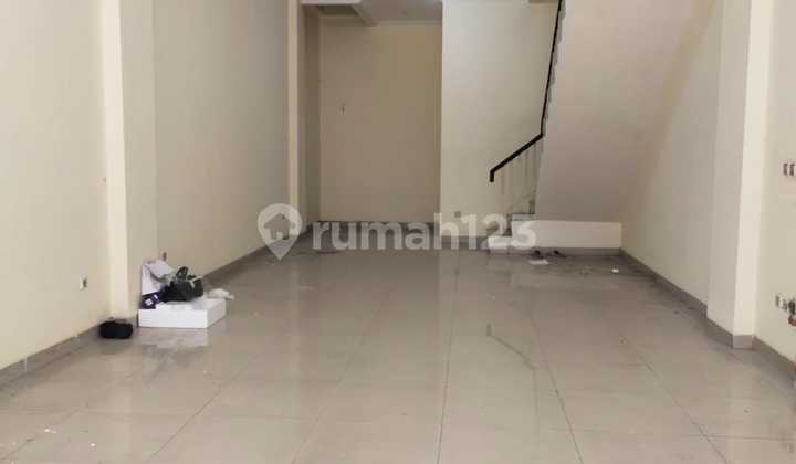 Office Unit in CBD Green Lake City Size 4.5x15 4 Floors Neat Unit