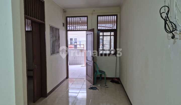 Rumah di Tanjung Duren Jakarta Barat 2 Lantai Semi Furnished