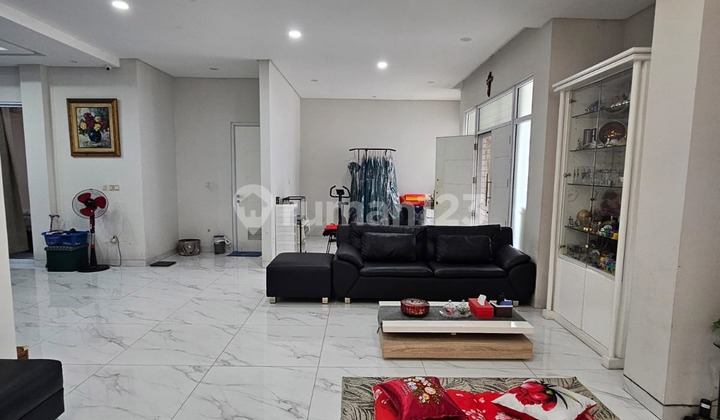 Nice House in Green Lake City, Size 10x18m, 2.5 Floors, Freehold Title Nice House in Green Lake City, Size 10x18m, 2.5 Floors, Freehold Title