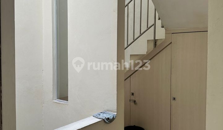 Rumah Bagus Di Poris Indah Tangerang 2,5 Lantai Semi Furnished