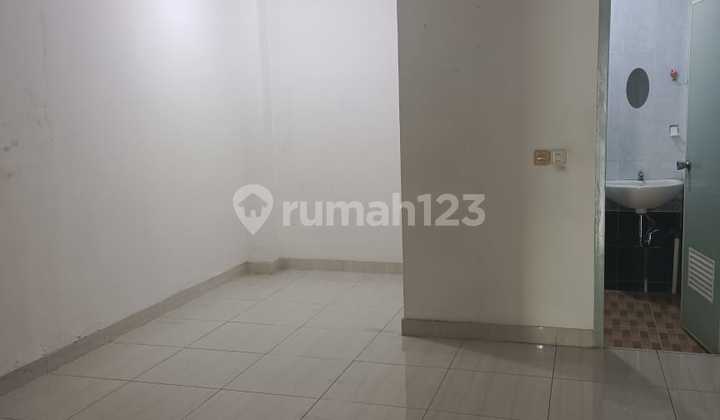 Rumah di Taman Palem Jakarta Barat Luas 4X15m 2 Lantai Ada AC