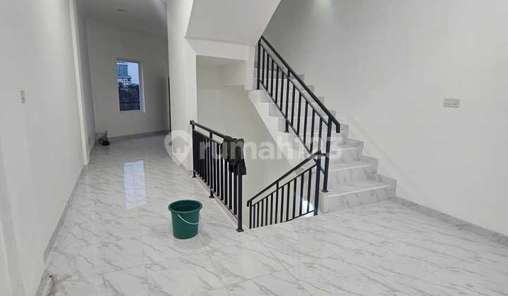 Ruko di Tanjung Duren Jakarta Barat4x19 3,5 Lantai SHM