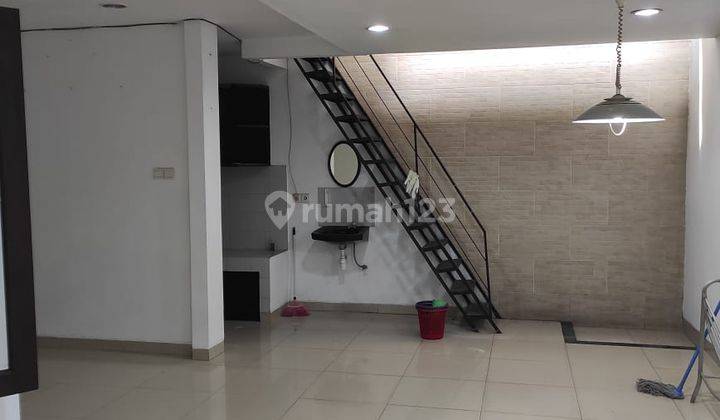 Rumah di Taman Ratu, Jakarta Barat Luas 7x18m 1,5 Lantai Shm 1