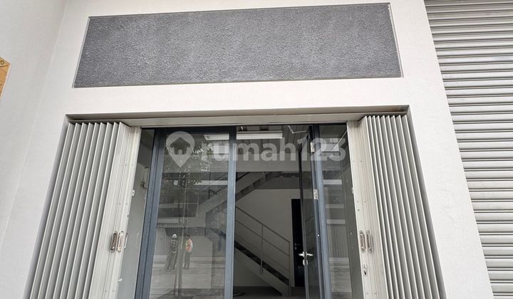 Duta Indah Starhub Warehouse Near Airport, 220m² Area, 3.5 Office Floors. Duta Indah Starhub Warehouse Near Airport, 220m² Area, 3.5 Office Floors.