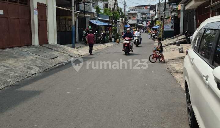 House in Jembatan Lima, West Jakarta, Area 6x9.5m, 3 Floors, SHM (Certificate of Freehold). House in Jembatan Lima, West Jakarta, Area 6x9.5m, 3 Floors, SHM (Certificate of Freehold).