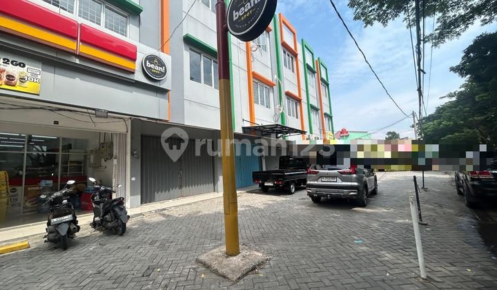 Ruko di Cipondoh Tangerang 3 Lantai Luas 4X15m Bagus Siap Huni Ruko di Cipondoh Tangerang 3 Lantai Luas 4X15m Bagus Siap Huni