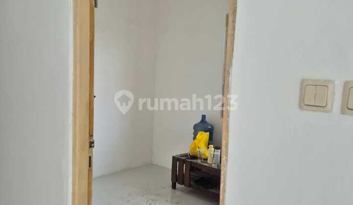 Rumah di Karang Tengah Tangerang Dekat Metro Permata 1 Lantai Huk 2