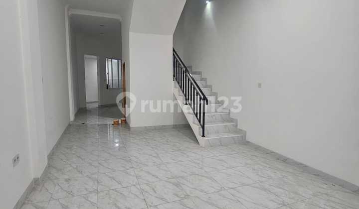 Rumah Bagus di Tanjung Duren Jakarta Barat Luas 4X19 3,5 LT SHM