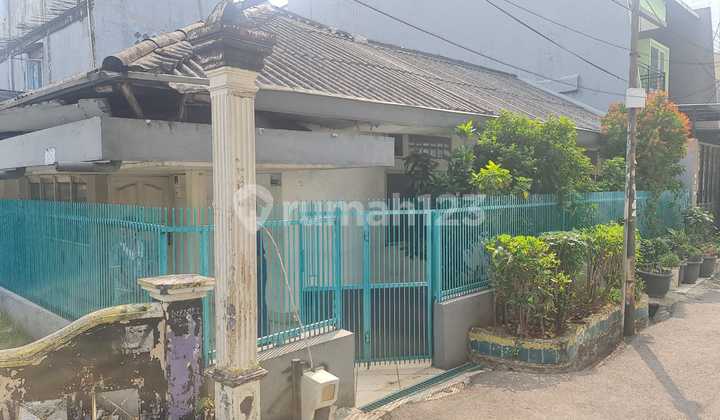 House in Petojo, Central Jakarta, 172 m2 Land Certificate, Strategic Location