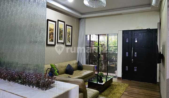 Rumah Bagus di Puri Indah Jakarta Barat 2 Lantai SHM Furnished