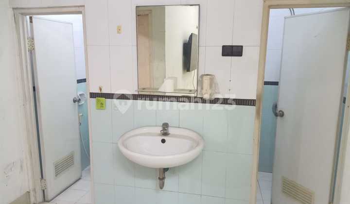 House in Petojo, Central Jakarta, 172 m2 Land Certificate, Strategic Location