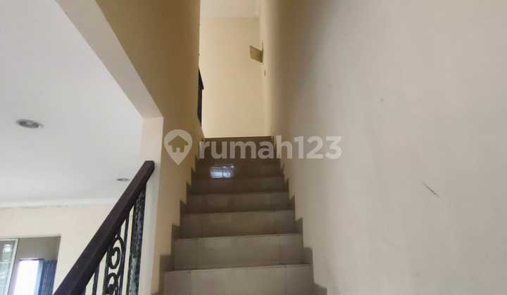 Nice House in Green Lake City, Area 11X15, Corner Lot, 2 Floors, Ready to Occupy. 2