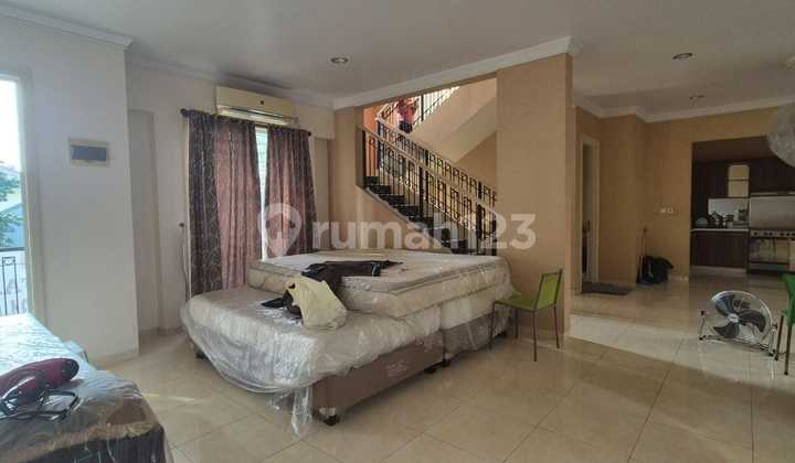 Rumah Di Sutera Onyx Alam Sutera Tangerang 3 Lt SHM Semi Furnish