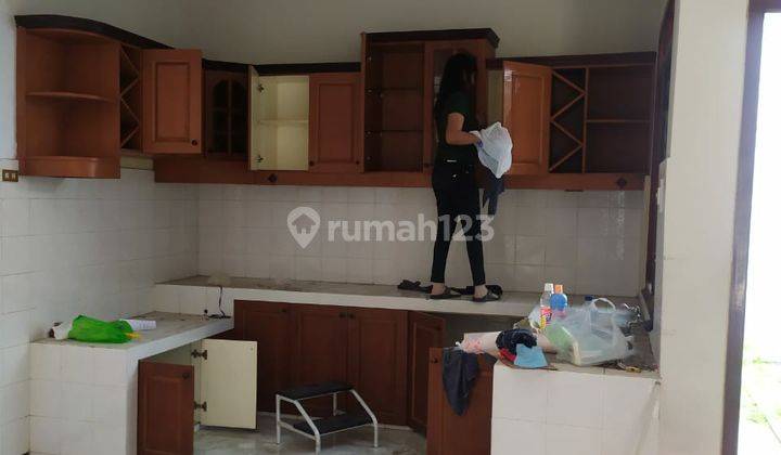 Rumah 2 Lantai SHM di Kertajaya Indah, Surabaya 2