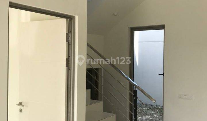 Rumah 2 Lantai Baru HGB di Greenland Gresik, Gresik 2