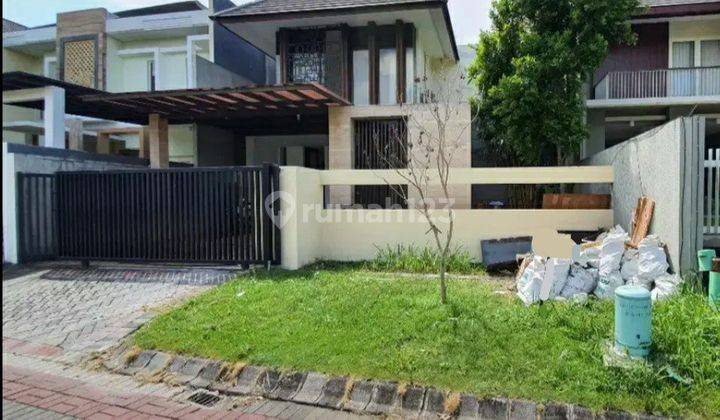 Rumah 2 Lantai Bagus HGB di Graha Family, Surabaya 1