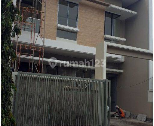 Rumah 2 Lantai Bagus SHM di Babatan Pantai, Surabaya 1