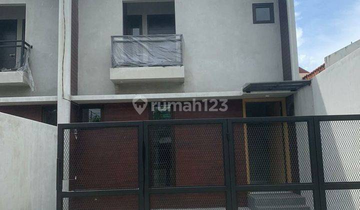 Rumah 2 Lantai Baru SHM di Kutisari Indah, Surabaya 1