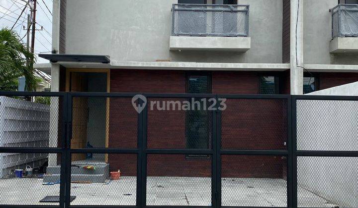 Rumah 2 Lantai Baru SHM di Kutisari Indah, Surabaya 1