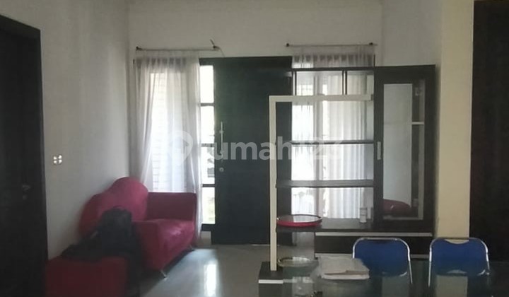 Rumah 2 Lantai Bagus Furnished SHM di Central Park A Yani, Surabaya 3