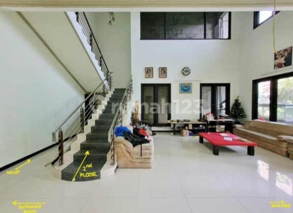 Rumah 2 Lantai Bagus HGB di Pakuwon Indah, Surabaya