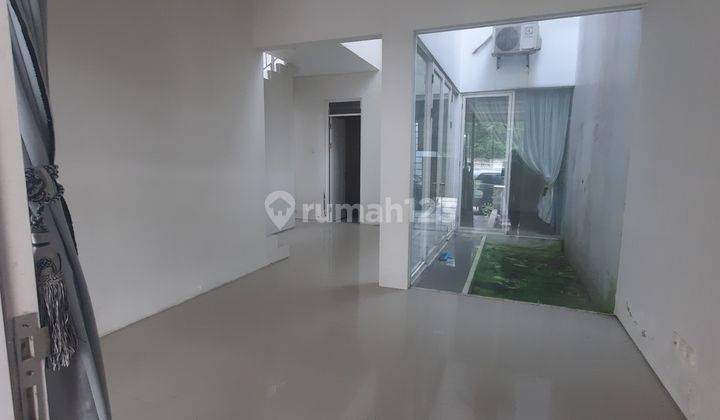 Rumah 2 Lantai Bagus SHM di Royal Residence, Surabaya