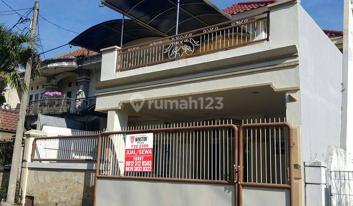 Rumah 2 Lantai Bagus SHM di Dian Istana, Surabaya 1