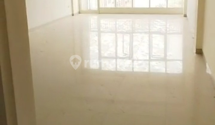 Ruko di Dian Istana, Surabaya 250 m Bagus SHM 2