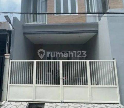 Rumah 2 Lantai Bagus SHM di Pondok Tjandra Sidoarjo, Sidoarjo 1