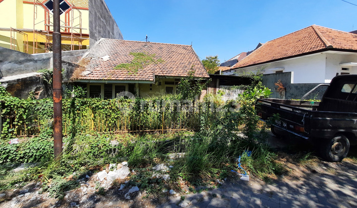 House Needs Renovation with SHM in Gayungsari, Surabaya 1