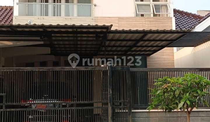 Rumah Minimalis 2 Lantai Bagus SHM di Purimas, Surabaya 1