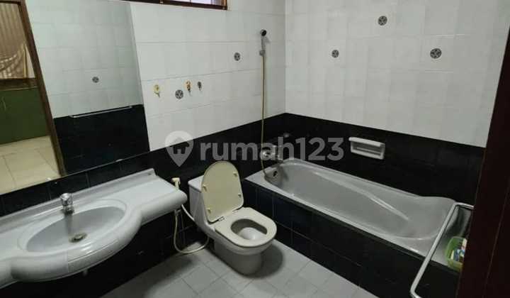 Nice House with Certificate in Kertajaya Indah, Surabaya 2