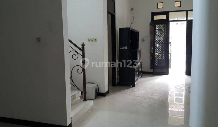 Rumah 2 Lantai Bagus SHM di Babatan Pratama, Surabaya 2