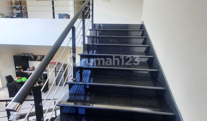 Rumah 2 Lantai Bagus SHM di Taman Pondok Indah, Surabaya 2