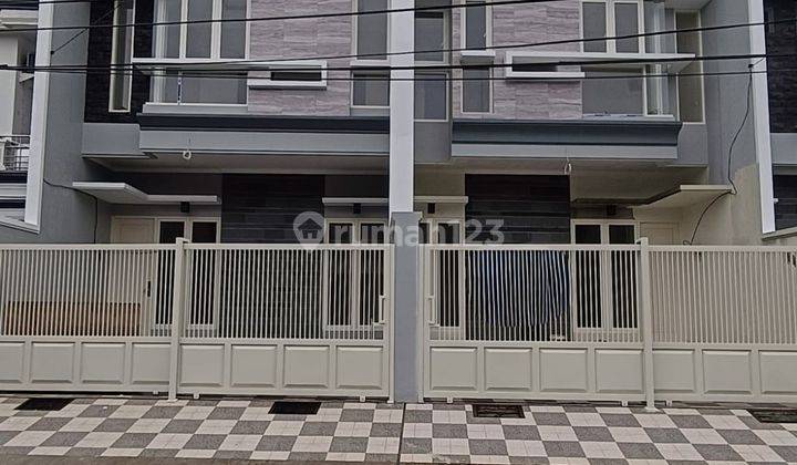 Rumah 2 Lantai Bagus SHM di Nginden Intan, Surabaya 2