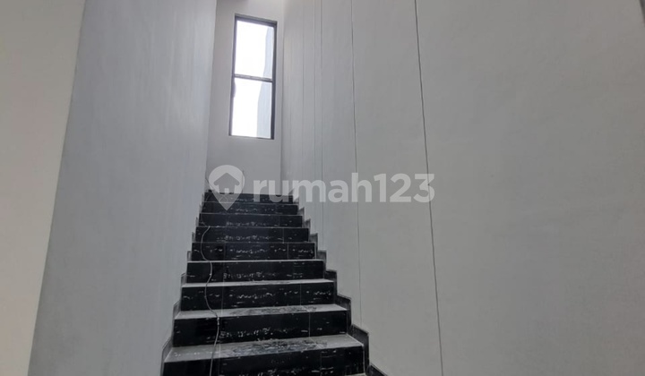 New 2-Story House with Ownership Certificate in Taman Gayung Sari, Surabaya 2