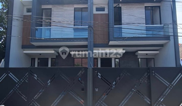 Rumah Baru Gress Minimalis Manyar Tompotika