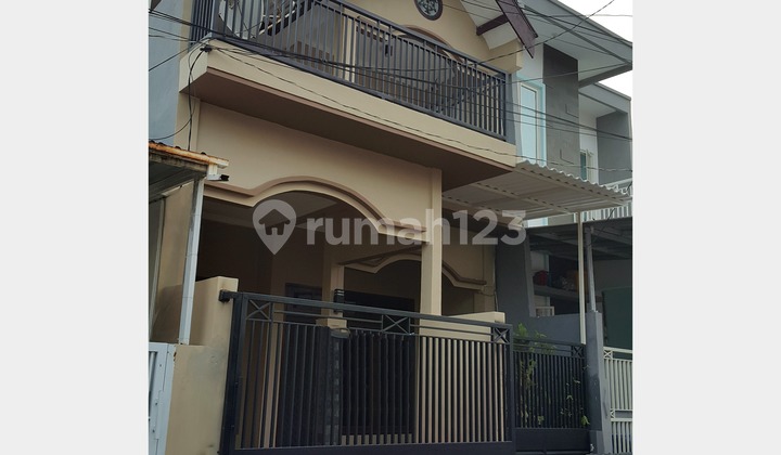 Nice 2-Story House with SHM in Babatan Pratama, Surabaya 1