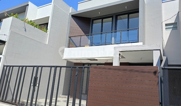 Rumah 2 Lantai Baru Sertifikat Hak Milik di Taman Gayung Sari, Surabaya